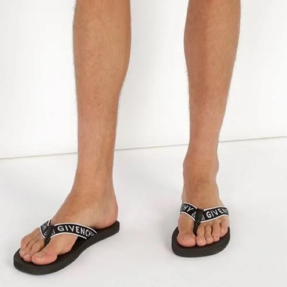 Givenchy Favelas Beach Thong Logo Sandals - Picture 2 of 5